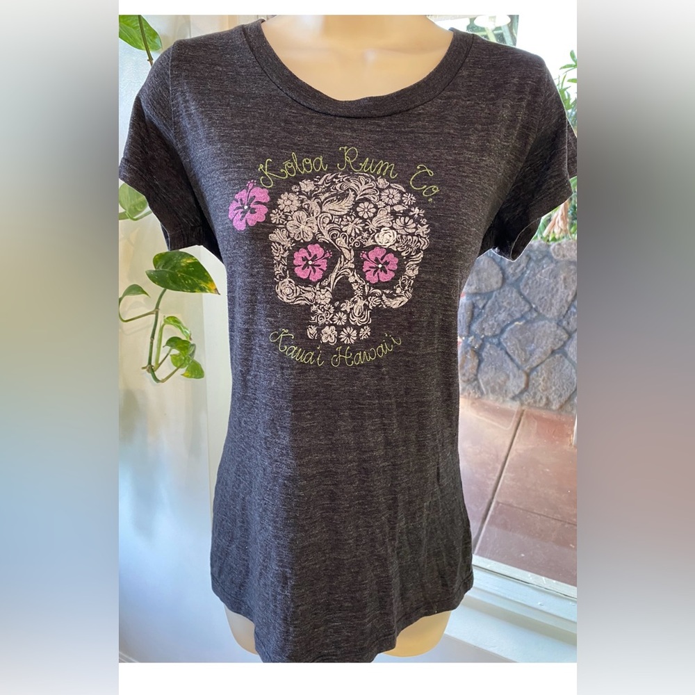 LAST CALL!!!Koloa Rum Company women's fitted tee.Super cozy fitted Rum  tee❤️